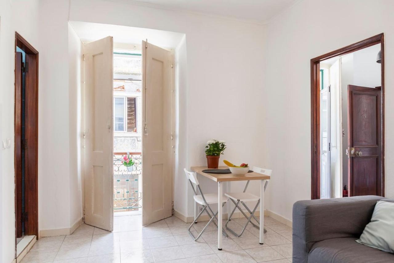 2 Bedroom Apartment For 4 People With Free Public Parking Lisbona Esterno foto